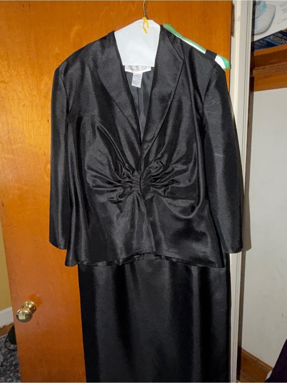 Jessica Howard 2 piece Black Long-Sleeve Satin Dress with Ruched Front